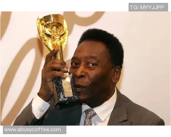 足球大力神奖杯的归属者是谁 盘点历届获奖球星与他们的传奇足迹