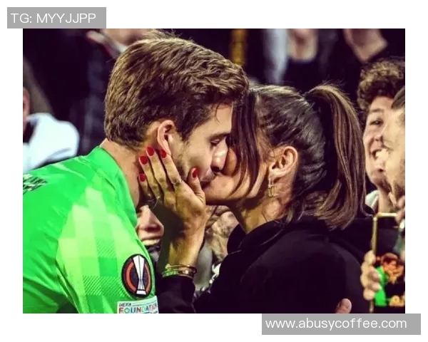 足球明星的爱情故事：揭秘那些与顶级球员共度时光的女友们