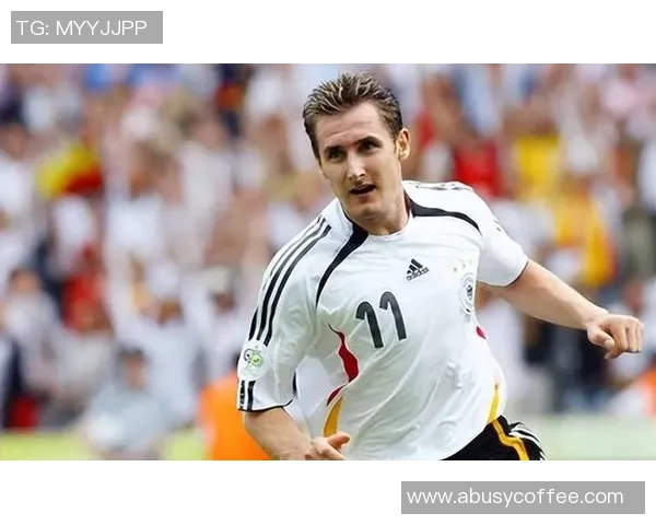 足球球星冷峻面容曝光：聚焦那些比赛中不曾露出笑容的瞬间