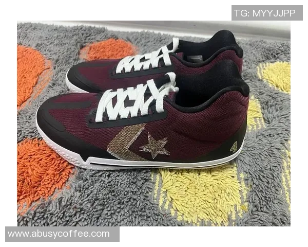 足球球星鞋码揭秘不同巨星脚大小对球场表现的影响 足球球星鞋码揭秘不同巨星脚大小对球场表现的影响